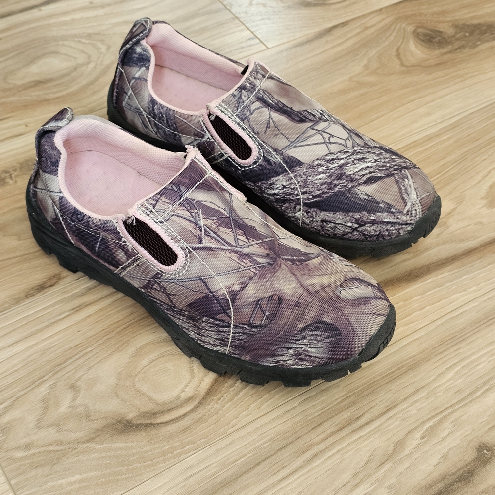 Red Head Women's Pink Camouflage Sneakers Size 9.5 M